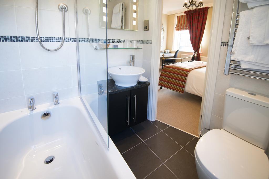 מלון הרוגייט The Grafton מראה חיצוני תמונה A bathroom in a hotel