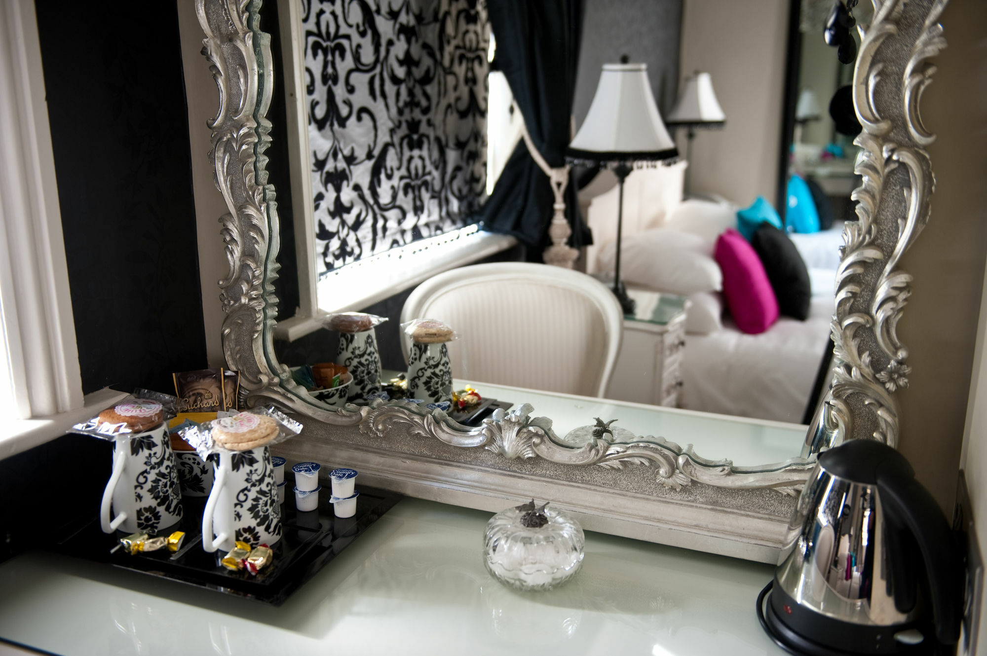 מלון הרוגייט The Grafton מראה חיצוני תמונה A dressing table
